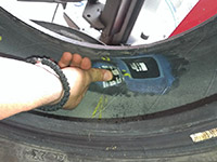 Ремонт на гуми чрез залепване с лепенка